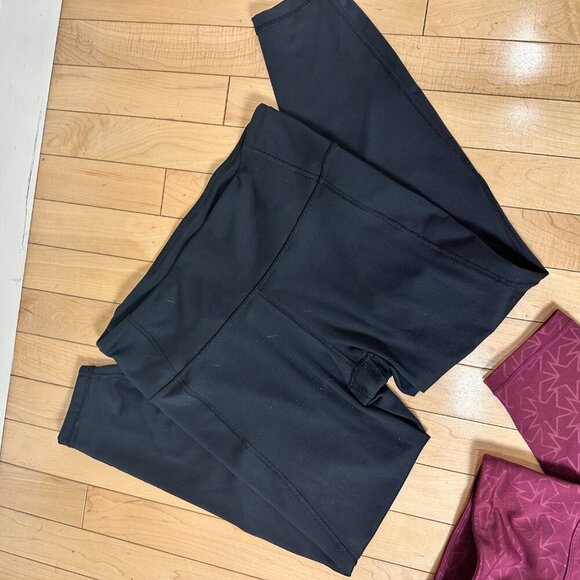 Set of TWO GAP FIT Eclipse Leggings Pants Size Medium Maroon Stars Back - Picture 4 of 10